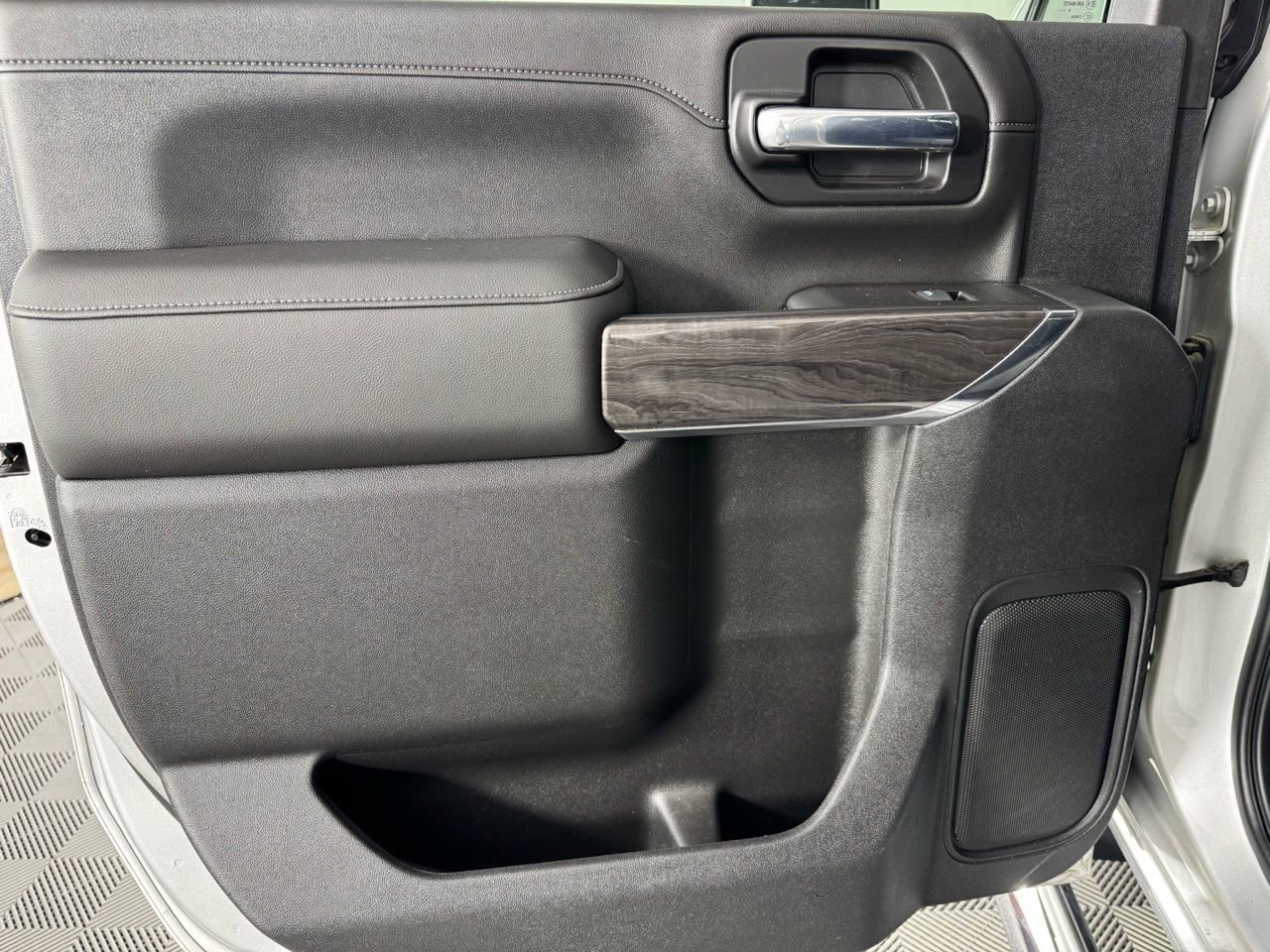 Used 2020 Chevrolet Silverado 2500 LTZ w/ LTZ Convenience Package image 26