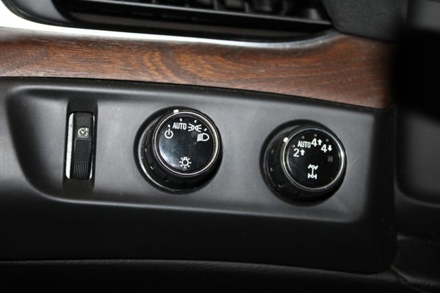 Used 2018 Cadillac Escalade Luxury AWD/4WD image 21