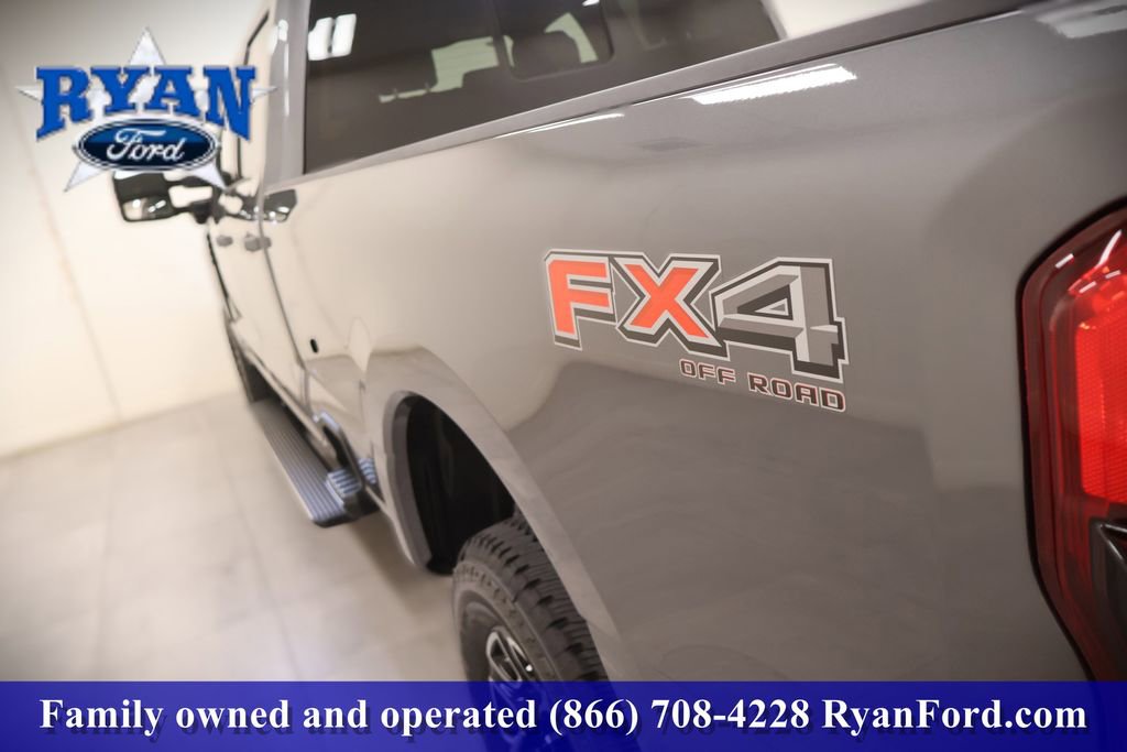 New 2026 Ford F250 Platinum w/ FX4 Off-Road Package image 38