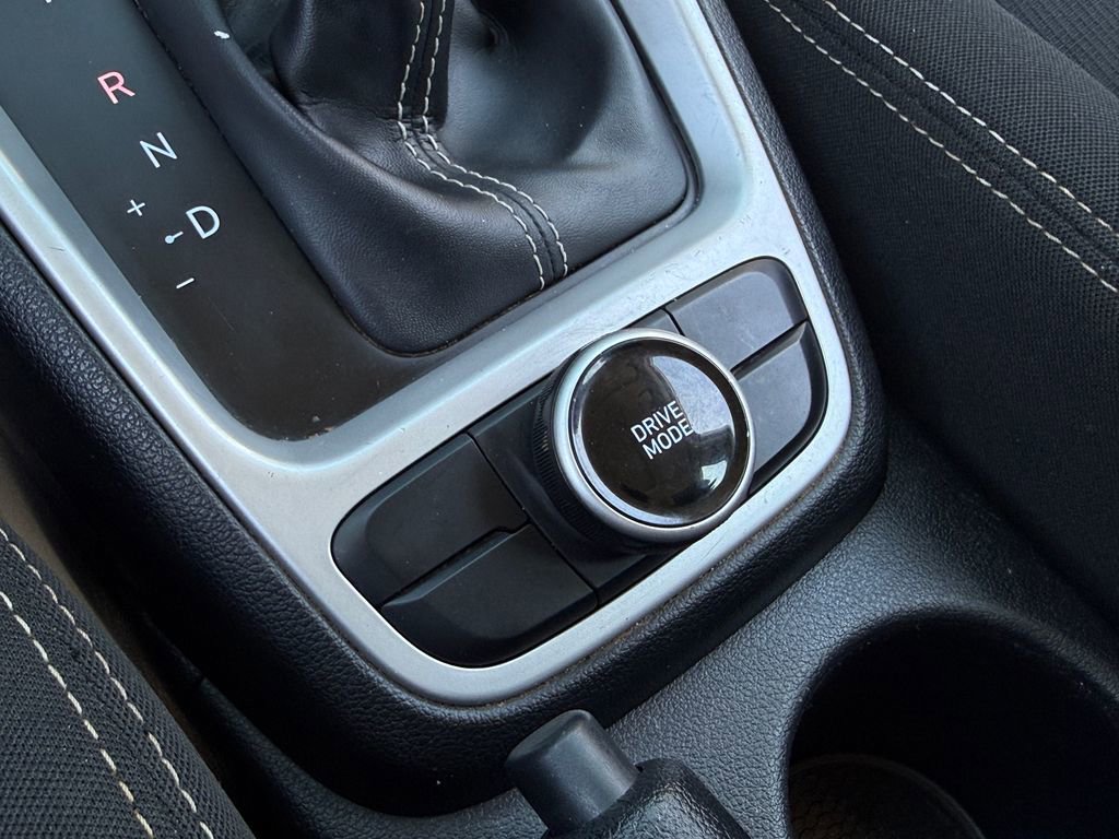 Used 2023 Hyundai Venue SEL image 27