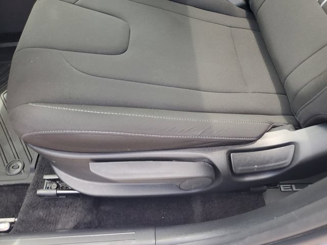 Used 2024 Hyundai Elantra SEL w/ Convenience Package FWD image 16