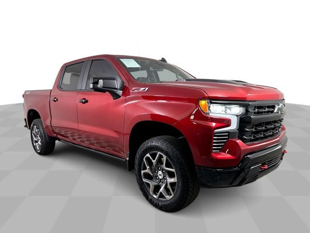 Used 2025 Chevrolet Silverado 1500 LT Trail Boss w/ Convenience Package II AWD/4WD image 2