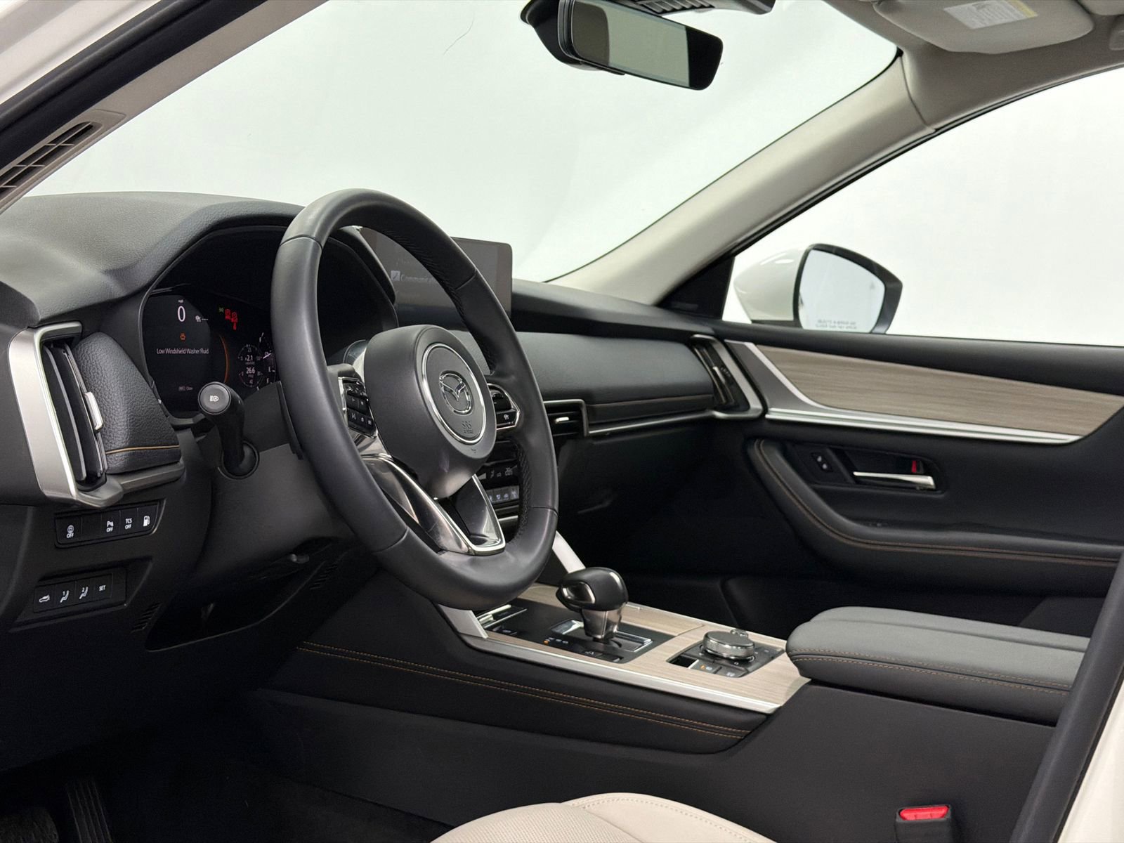 Used 2024 MAZDA CX-90 Plug-In Hybrid w/ Premium Pkg image 16