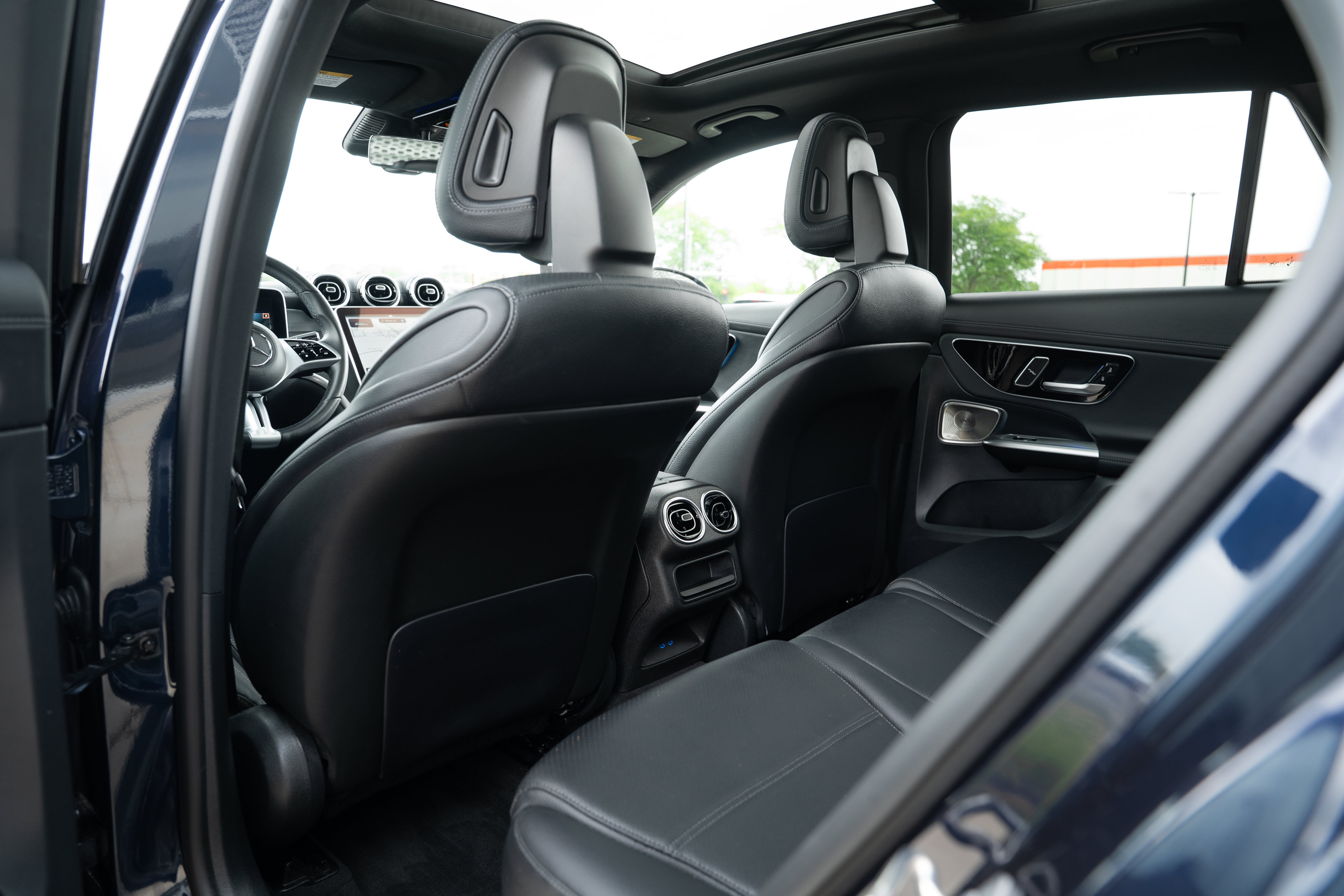 Used 2024 Mercedes-Benz GLC 300 4MATIC image 28