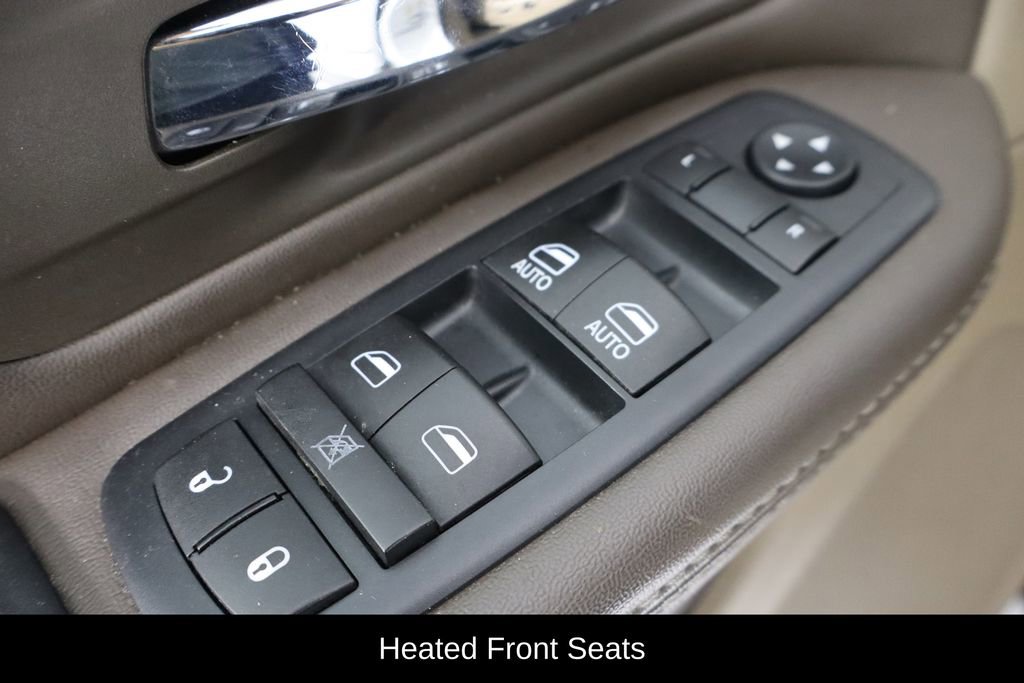 Used 2016 Chrysler Town & Country Touring w/ Driver Convenience Group image 22