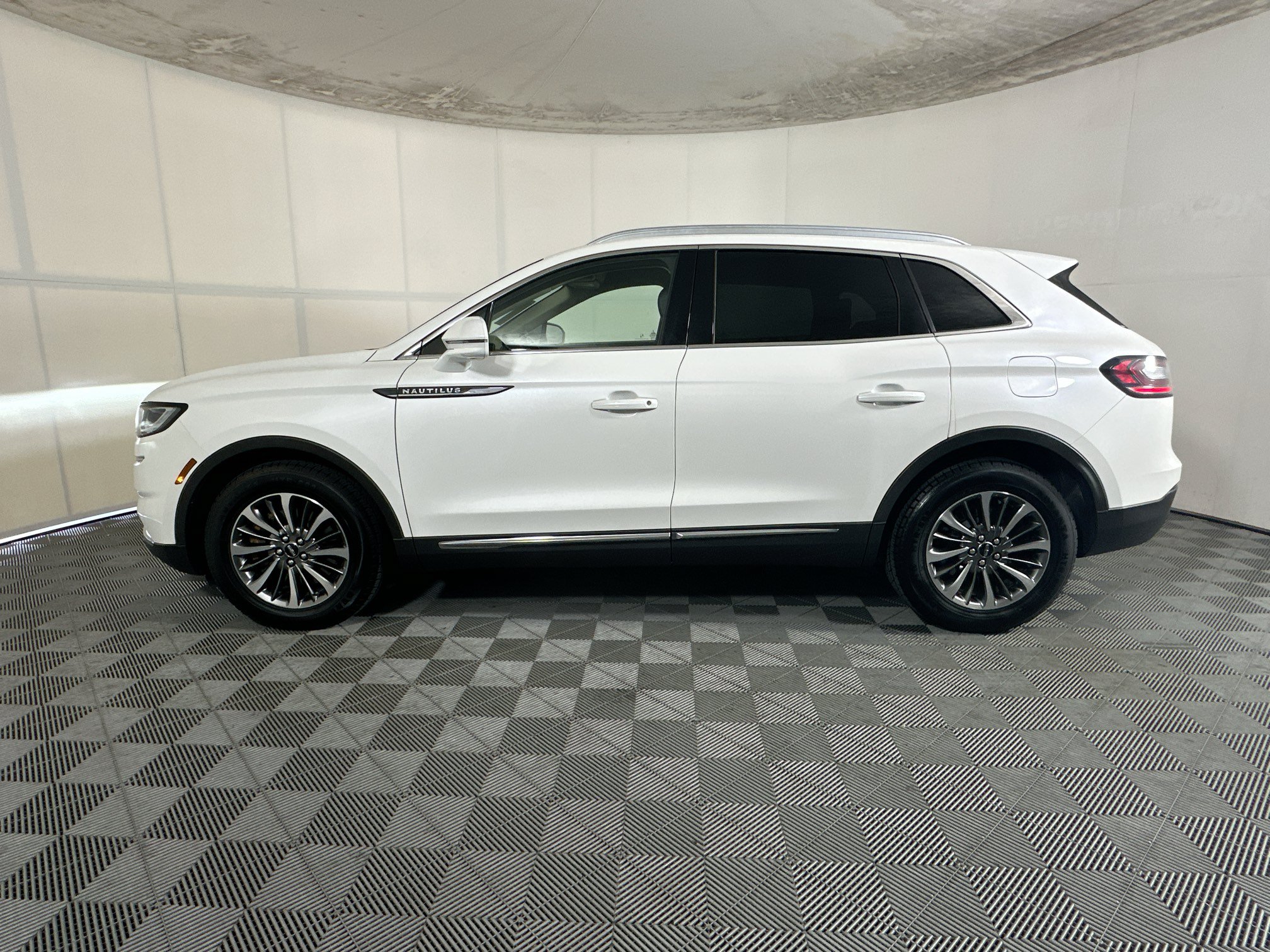 Used 2023 Lincoln Nautilus AWD w/ Premium Package image 6