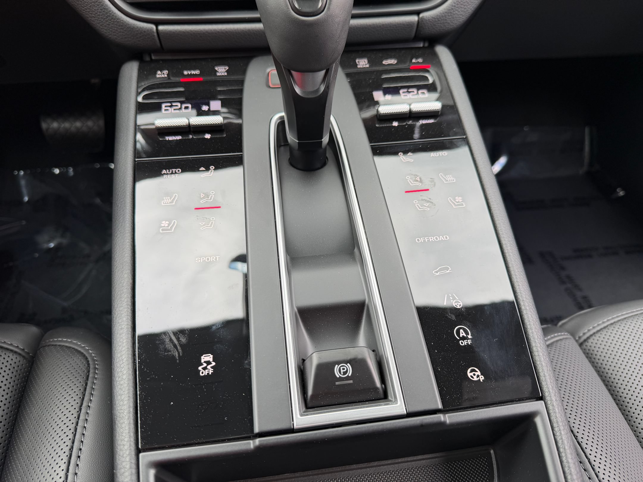 Used 2026 Porsche Macan AWD/4WD image 28