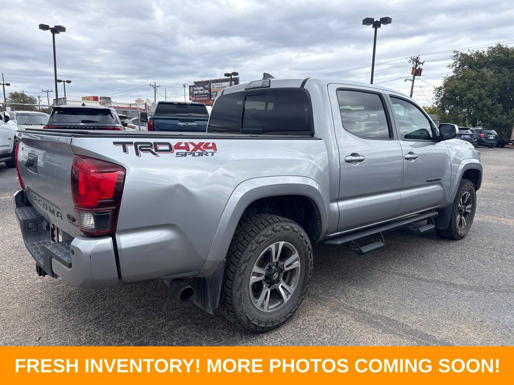 Used 2018 Toyota Tacoma TRD Sport w/ Technology Package AWD/4WD image 2