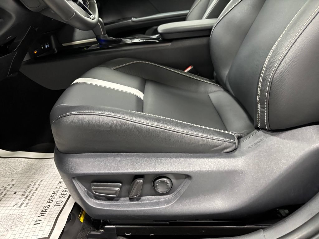 Used 2026 Toyota Camry Hybrid FWD image 12