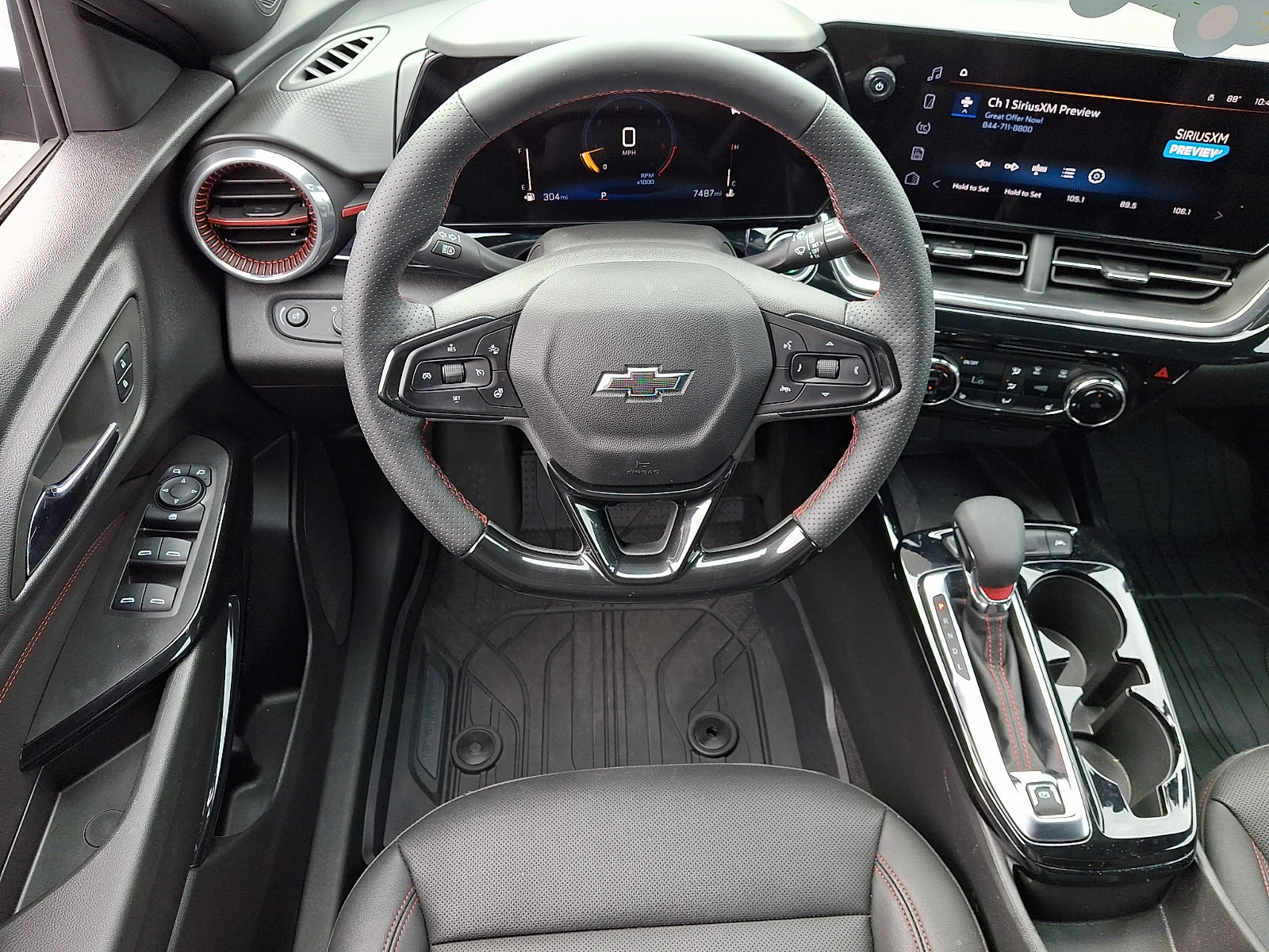 Certified 2026 Chevrolet Trax RS w/ Sunroof Package FWD image 11