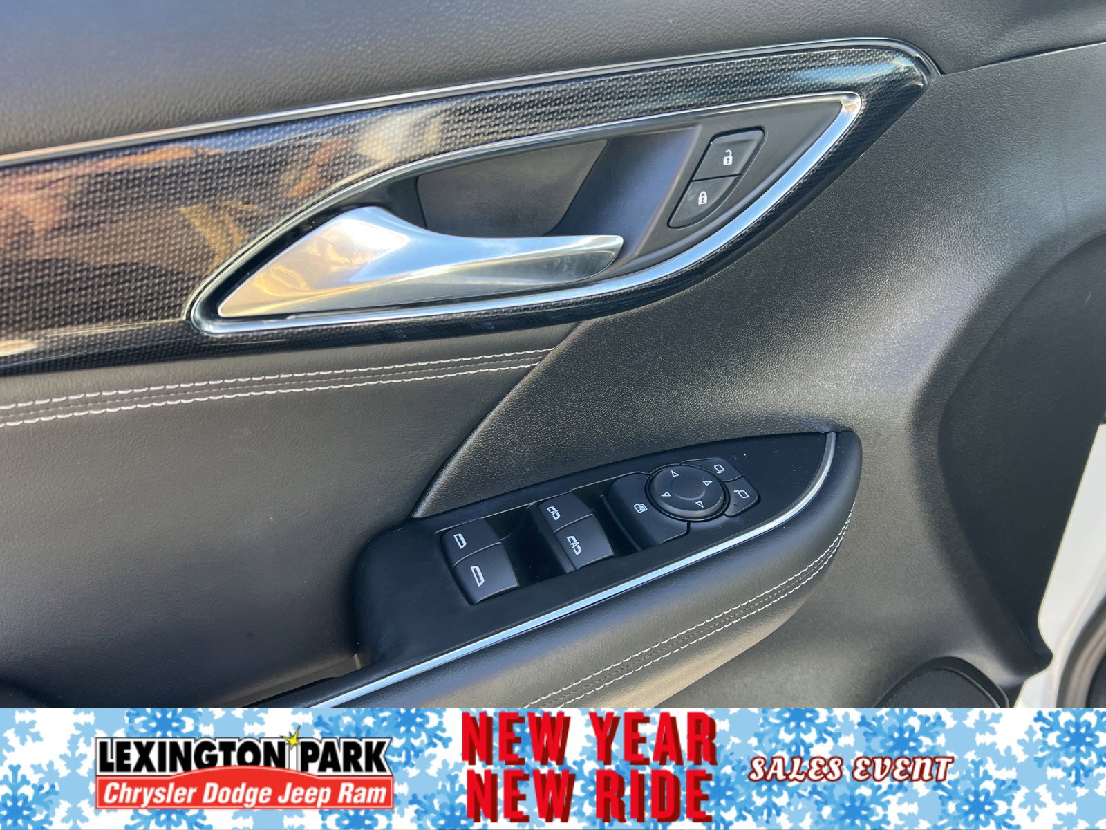 Used 2023 Buick Envision Preferred image 12