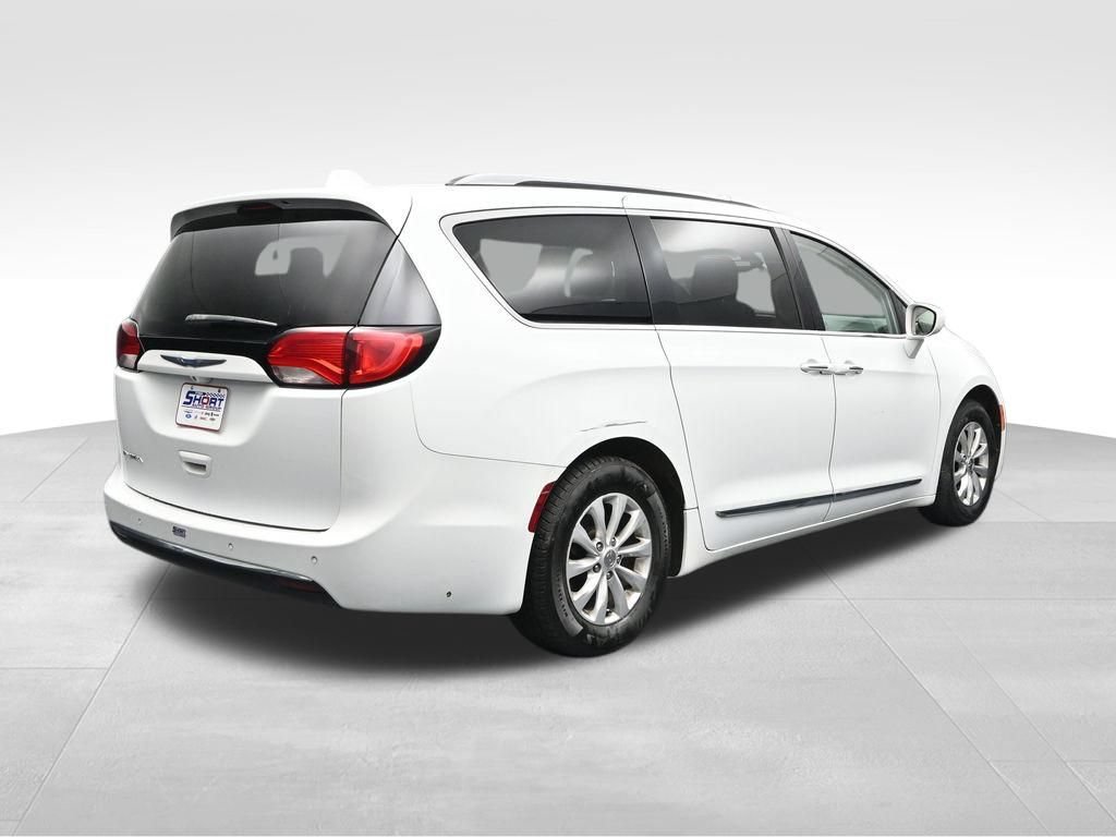 Used 2019 Chrysler Pacifica Touring-L FWD image 5