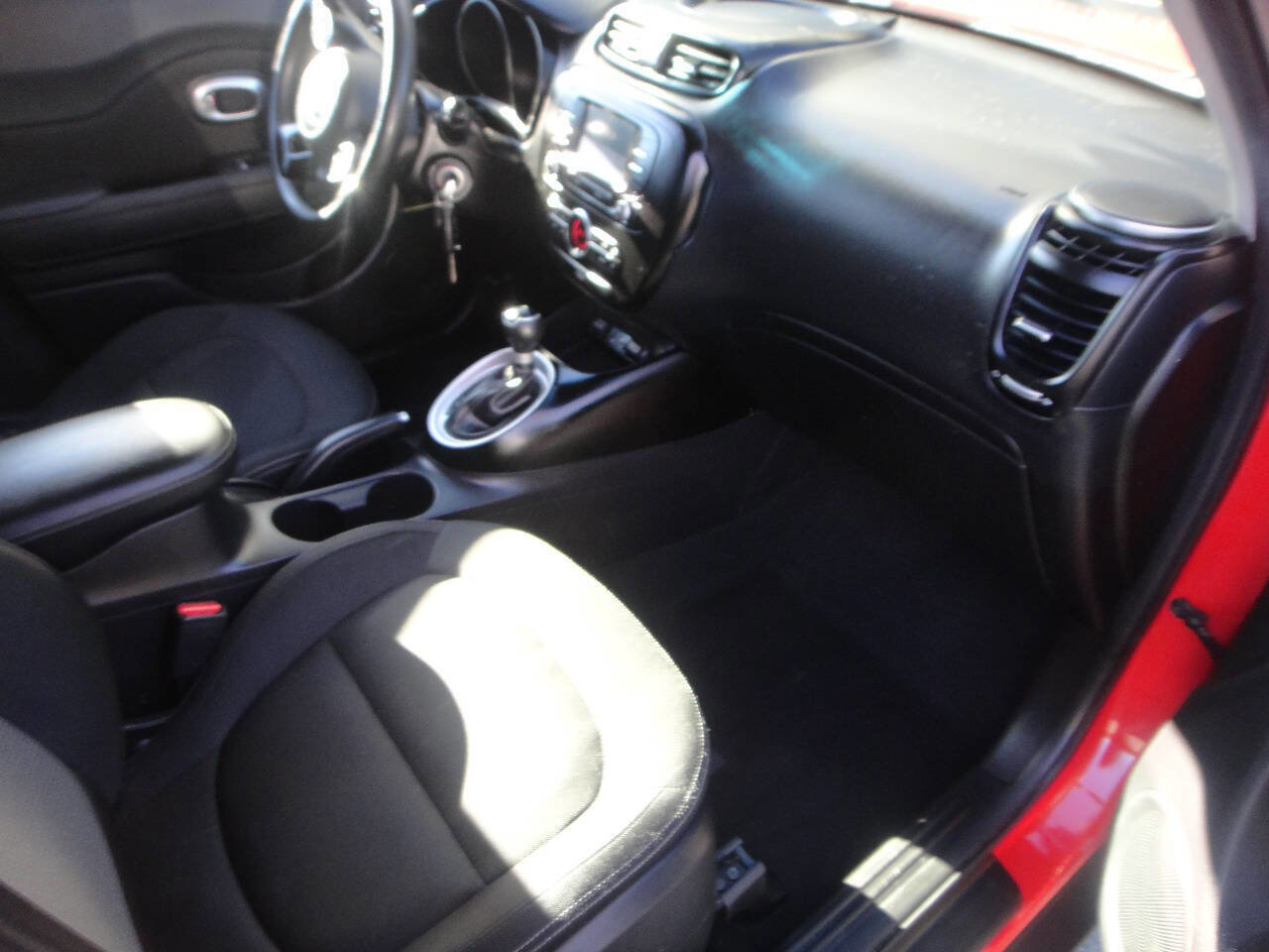 Used 2017 Kia Soul + FWD image 13