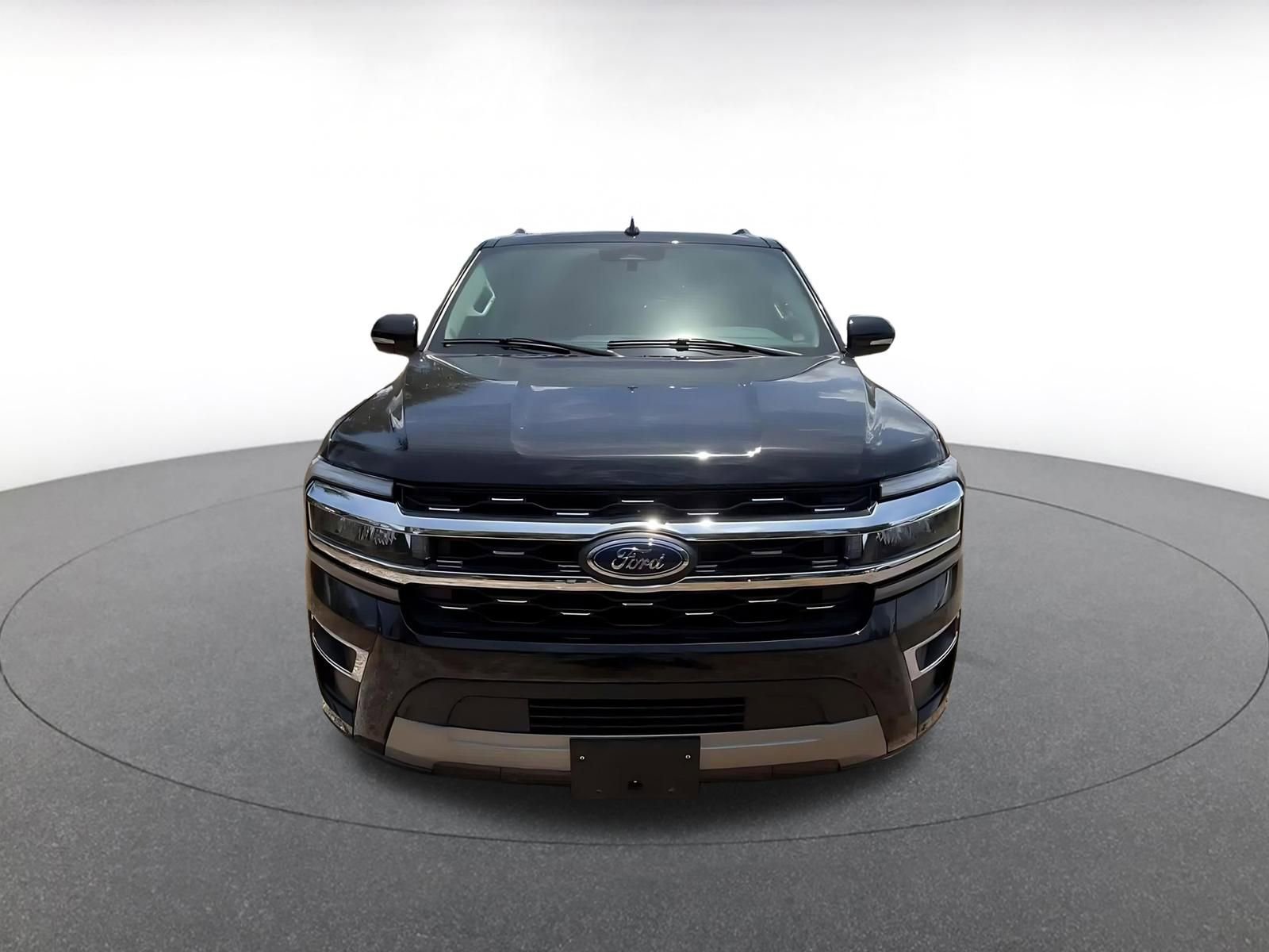 Used 2024 Ford Expedition Limited RWD image 4