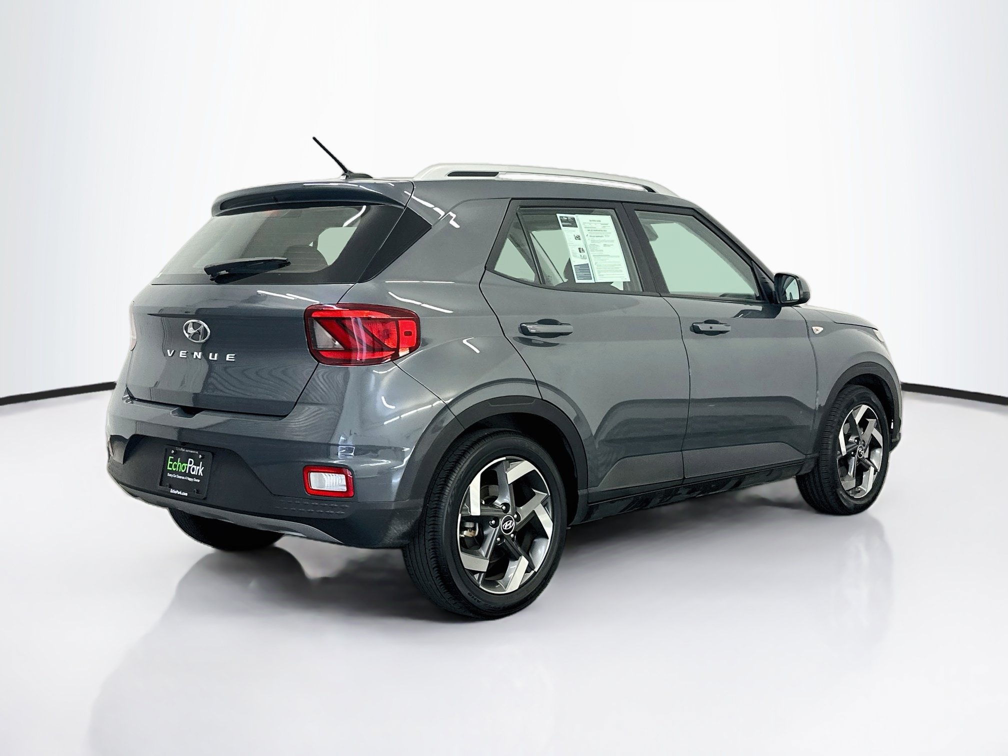 Used 2025 Hyundai Venue SEL FWD image 9