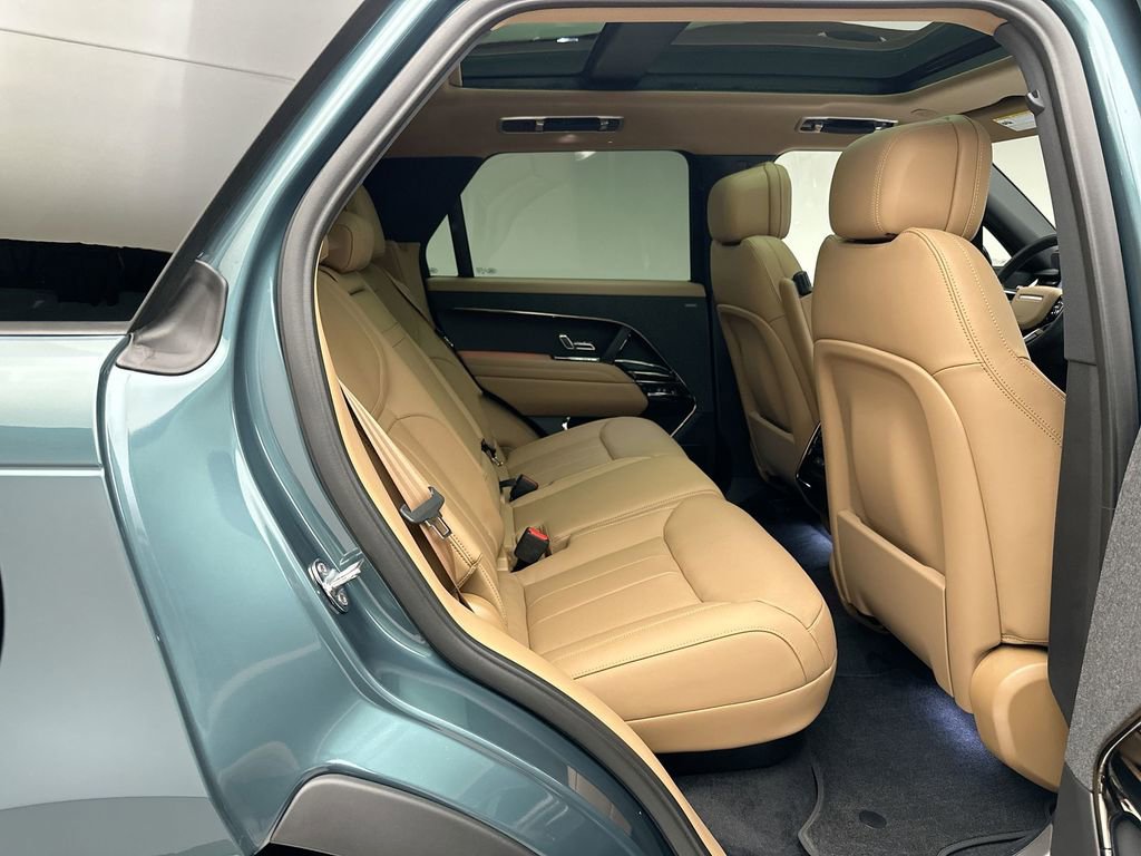 New 2025 Land Rover Range Rover Sport SE image 6