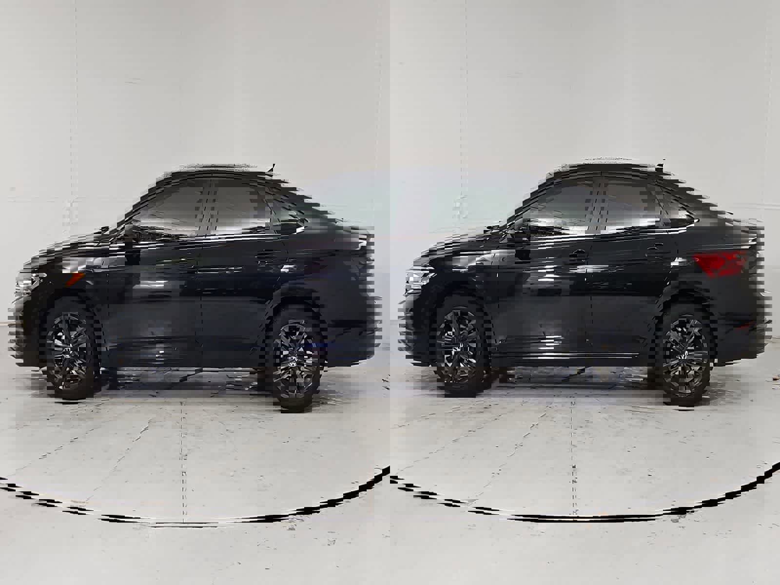 Certified 2023 Volkswagen Jetta SE image 3