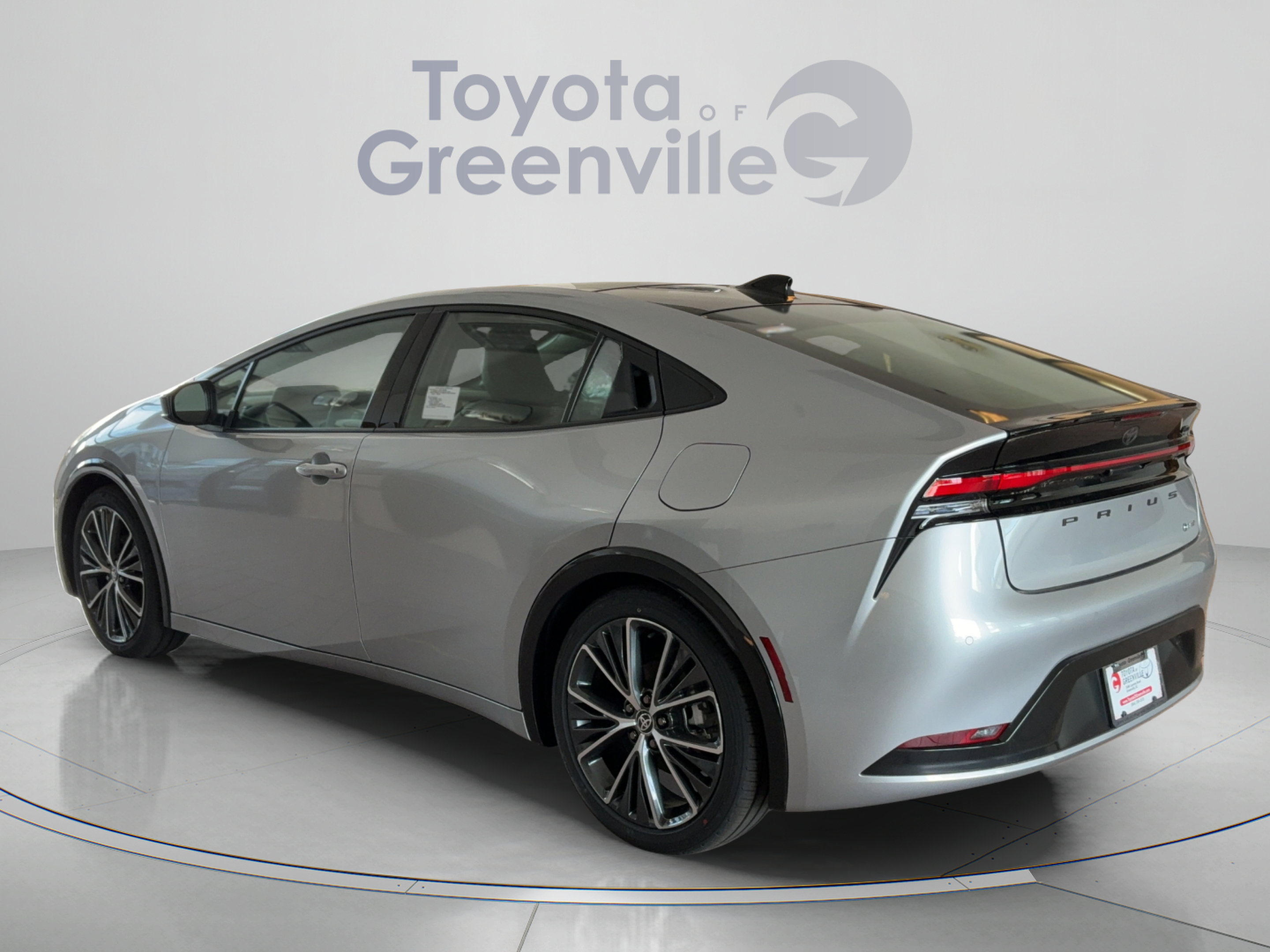 Used 2025 Toyota Prius Limited FWD image 4