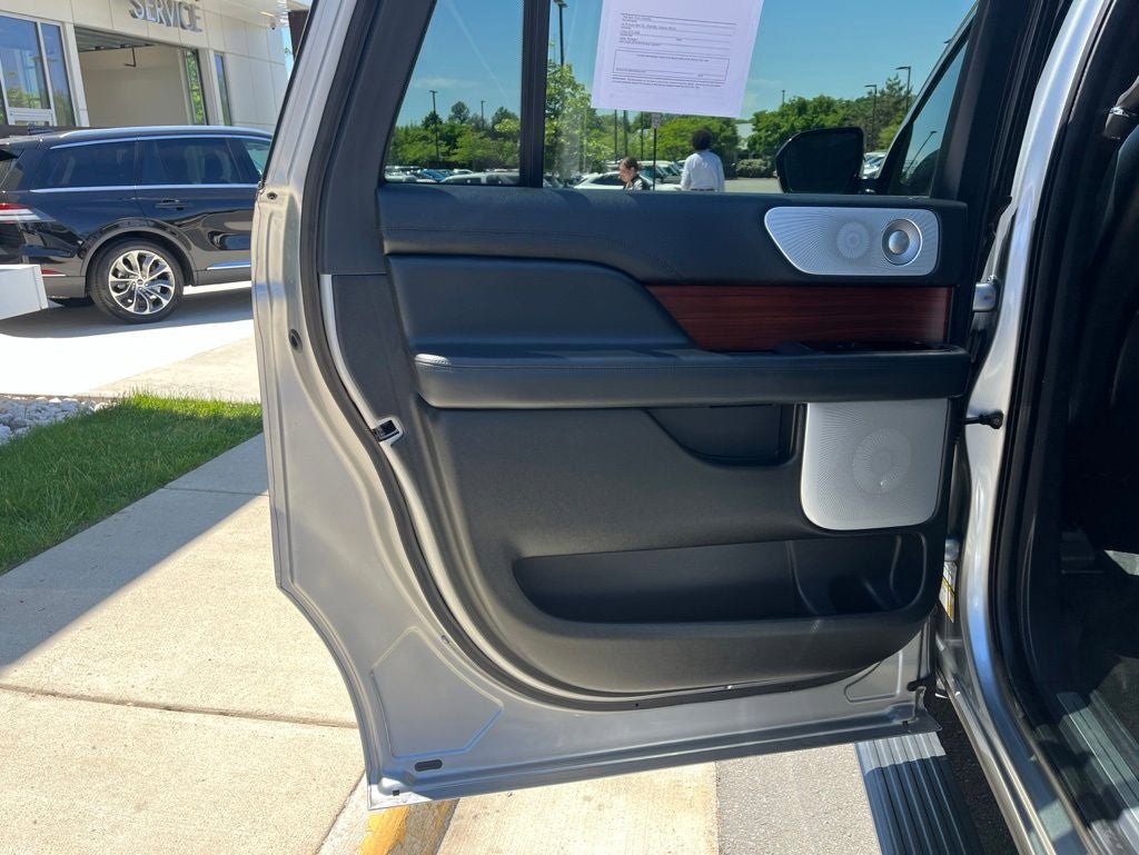 Used 2022 Lincoln Navigator L Reserve AWD/4WD image 18