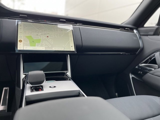 New 2025 Land Rover Range Rover SE image 6