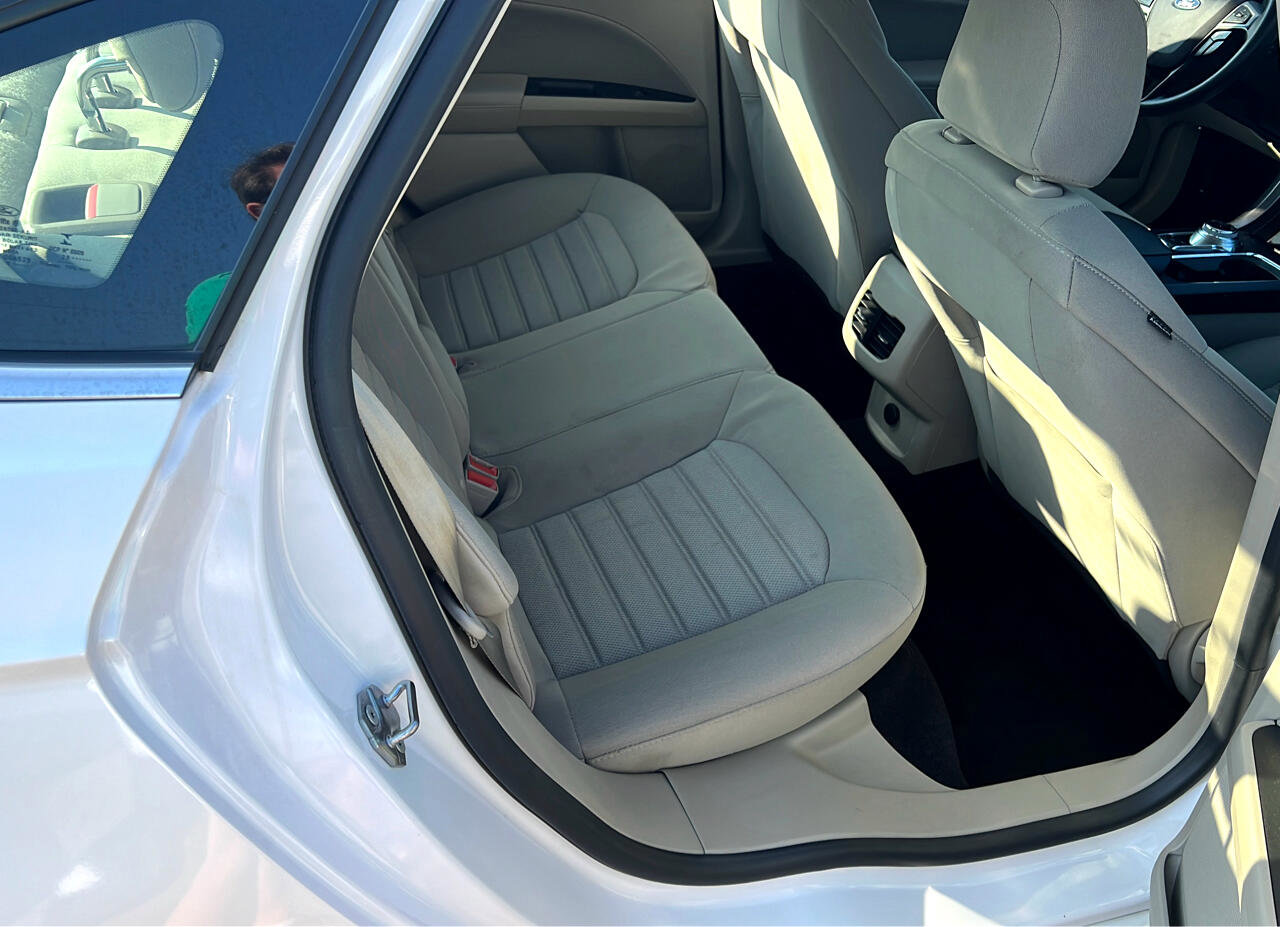 Used 2020 Ford Fusion SE image 17