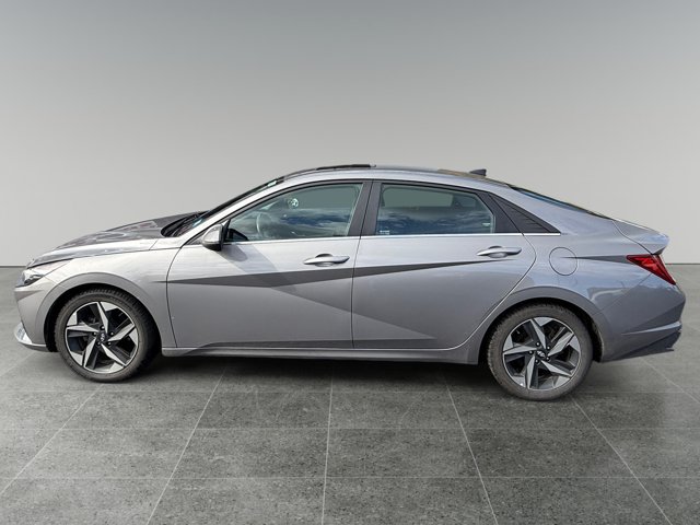 Used 2022 Hyundai Elantra Limited FWD image 2