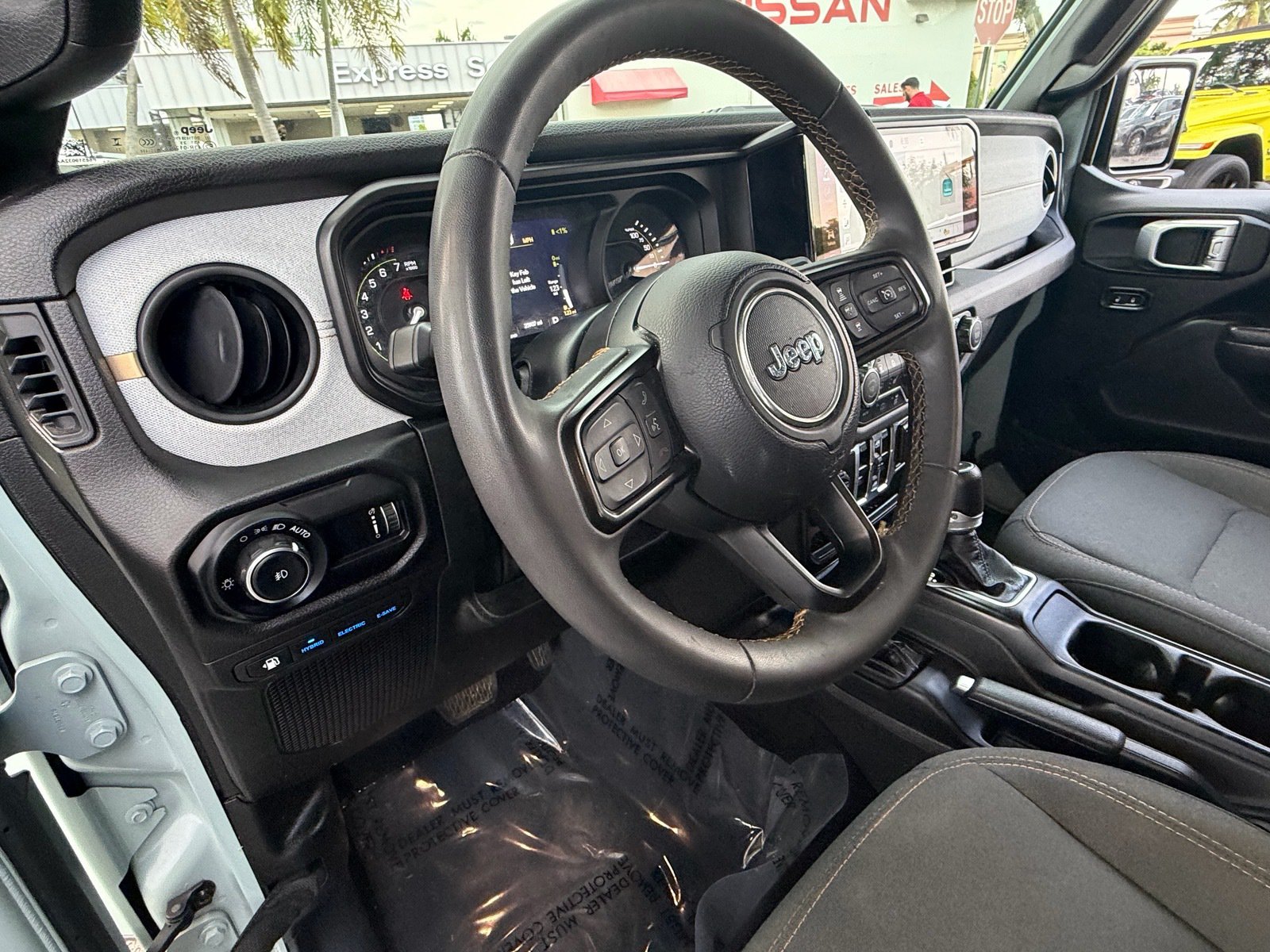 Used 2024 Jeep Wrangler Unlimited w/ Convenience Group AWD/4WD image 10