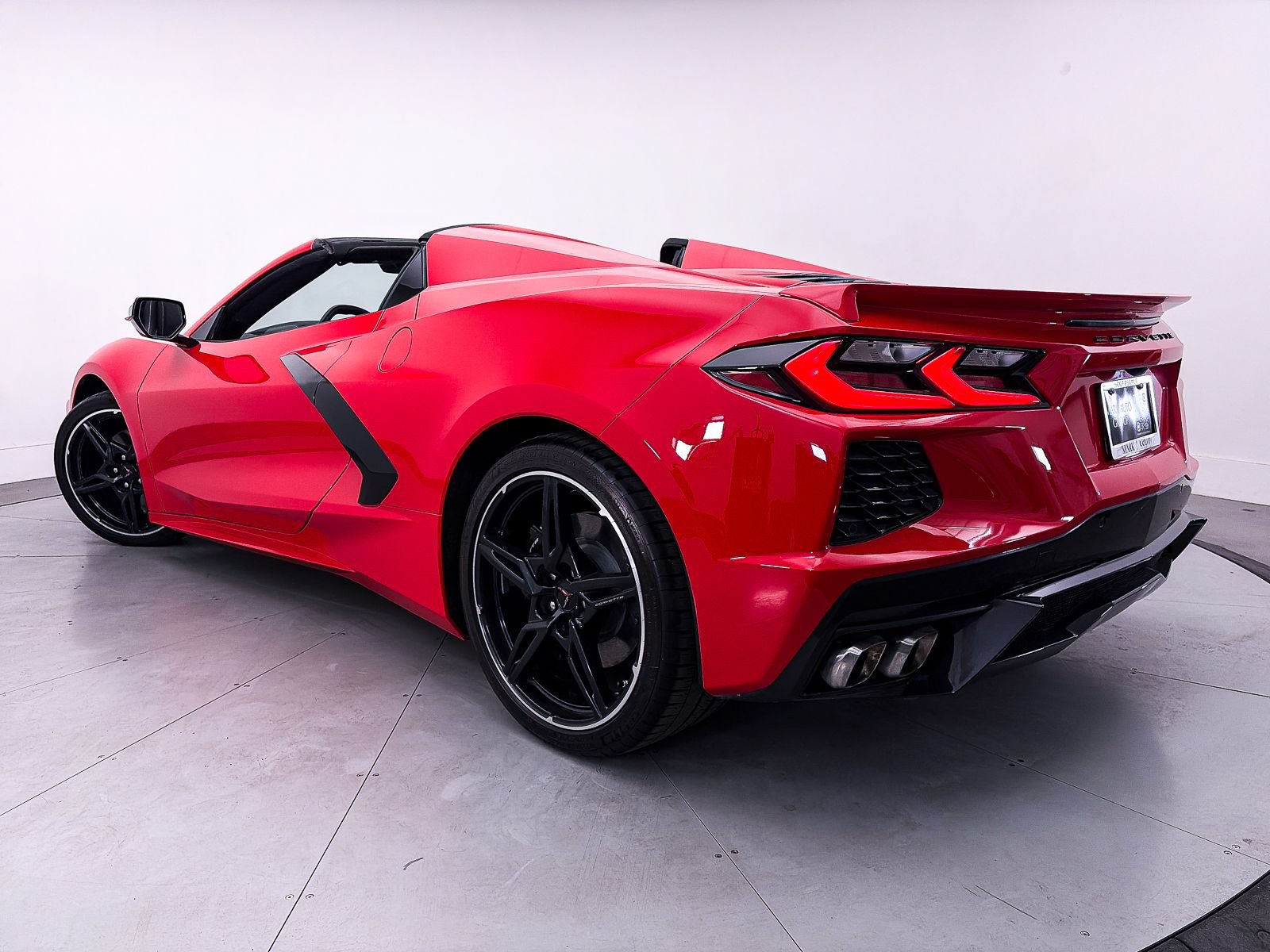 Used 2024 Chevrolet Corvette Stingray Preferred Conv w/ 2LT RWD image 2