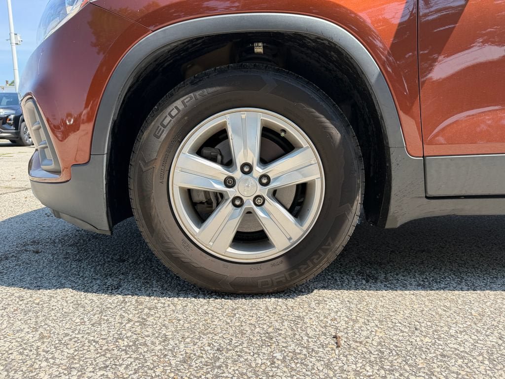 Used 2019 Chevrolet Trax LT FWD image 10