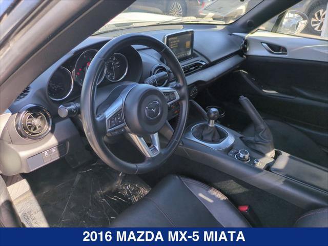 Used 2016 MAZDA MX-5 Miata Club RWD image 12