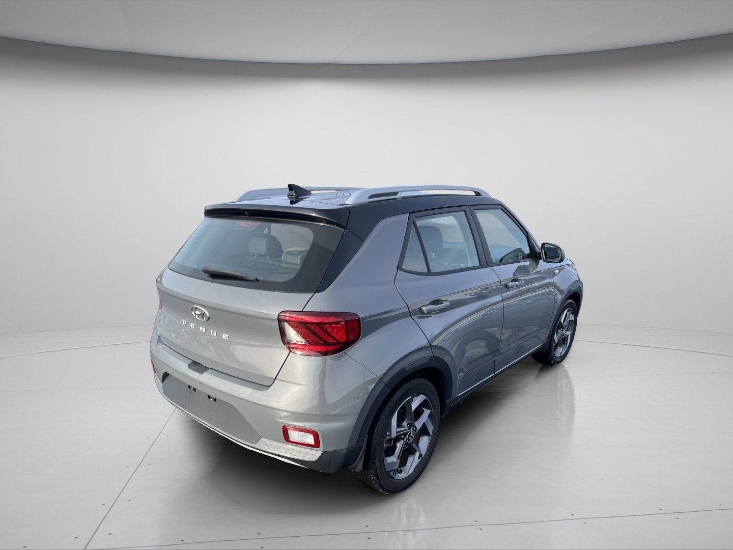 Used 2022 Hyundai Venue Limited FWD image 5