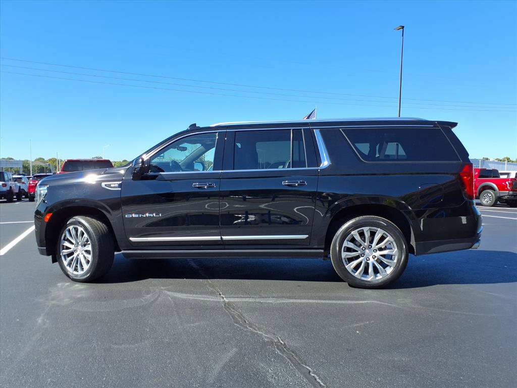 Used 2022 GMC Yukon XL Denali w/ Denali Premium Package image 36