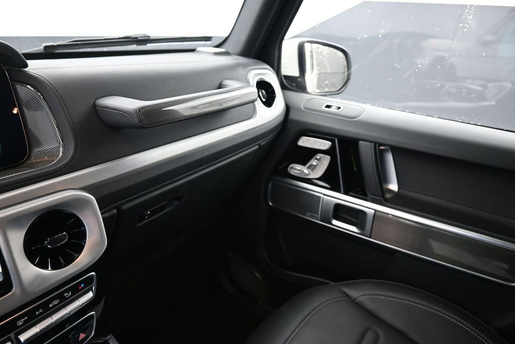 Used 2024 Mercedes-Benz G 550 image 33