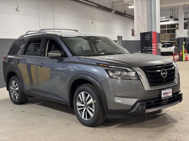 New 2025 Nissan Pathfinder SL image 2