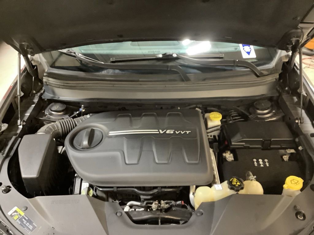 Used 2019 Jeep Cherokee Limited image 16