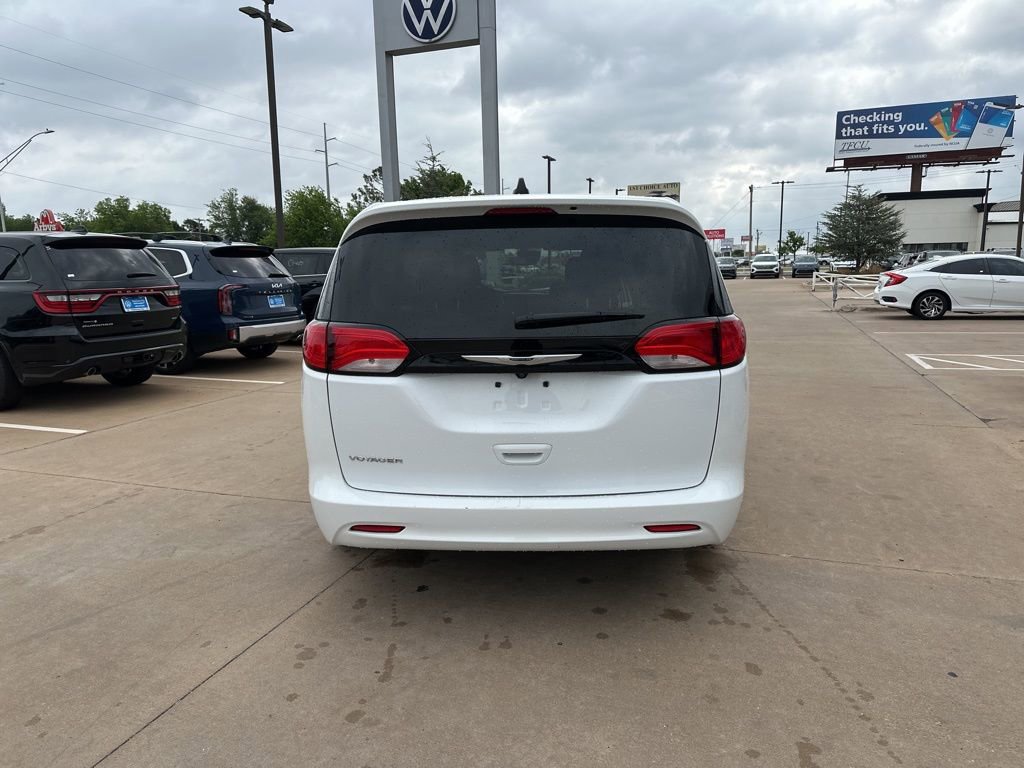 Used 2024 Chrysler Voyager LX FWD image 6