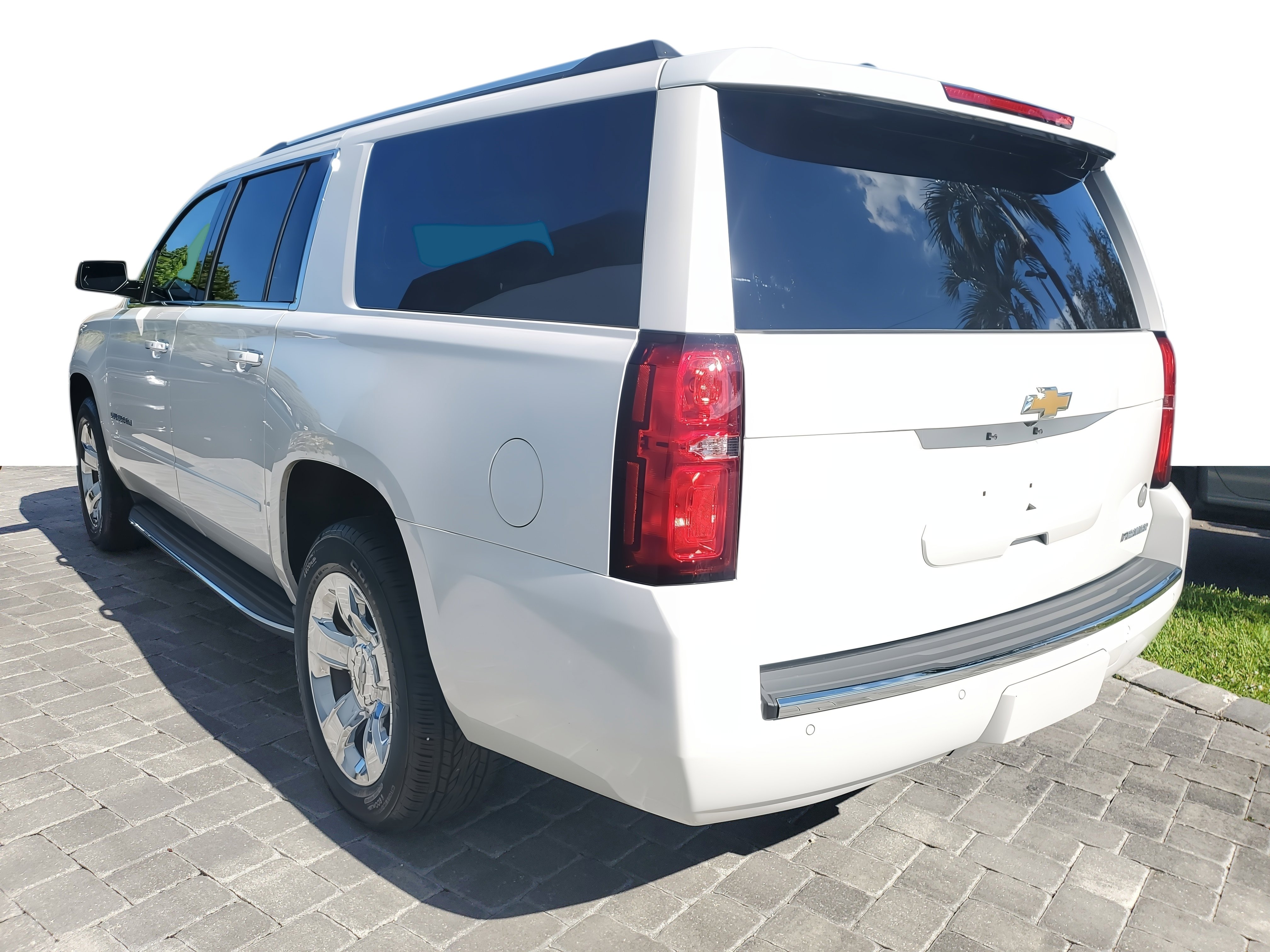 Used 2020 Chevrolet Suburban Premier image 4