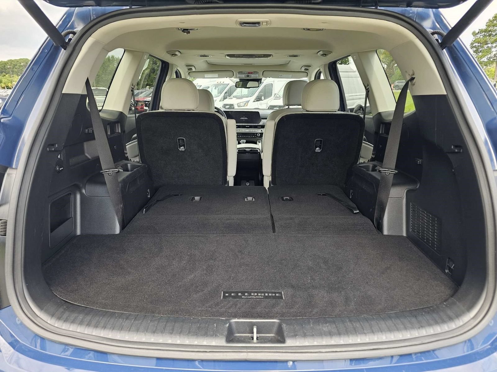 Used 2024 Kia Telluride EX w/ EX Captain's Chair Package FWD image 13