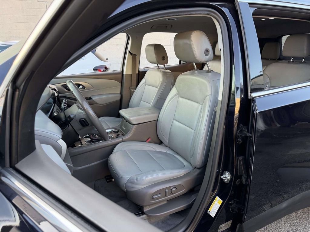 Used 2020 Chevrolet Traverse LT w/ Driver Confidence II Package image 30