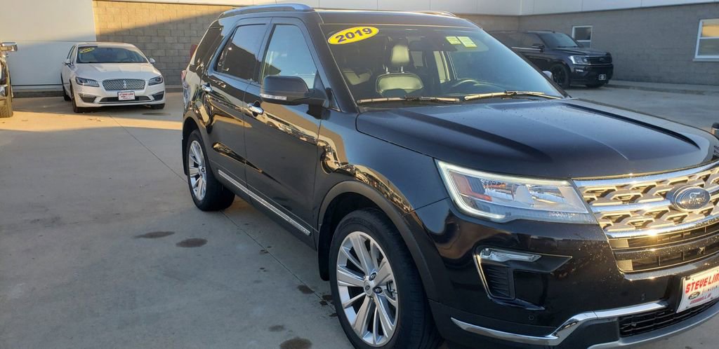 Used 2019 Ford Explorer Limited w/ Ford Safe & Smart Package image 2