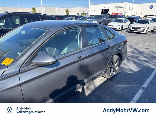 Used 2024 Volkswagen Jetta SE FWD image 2