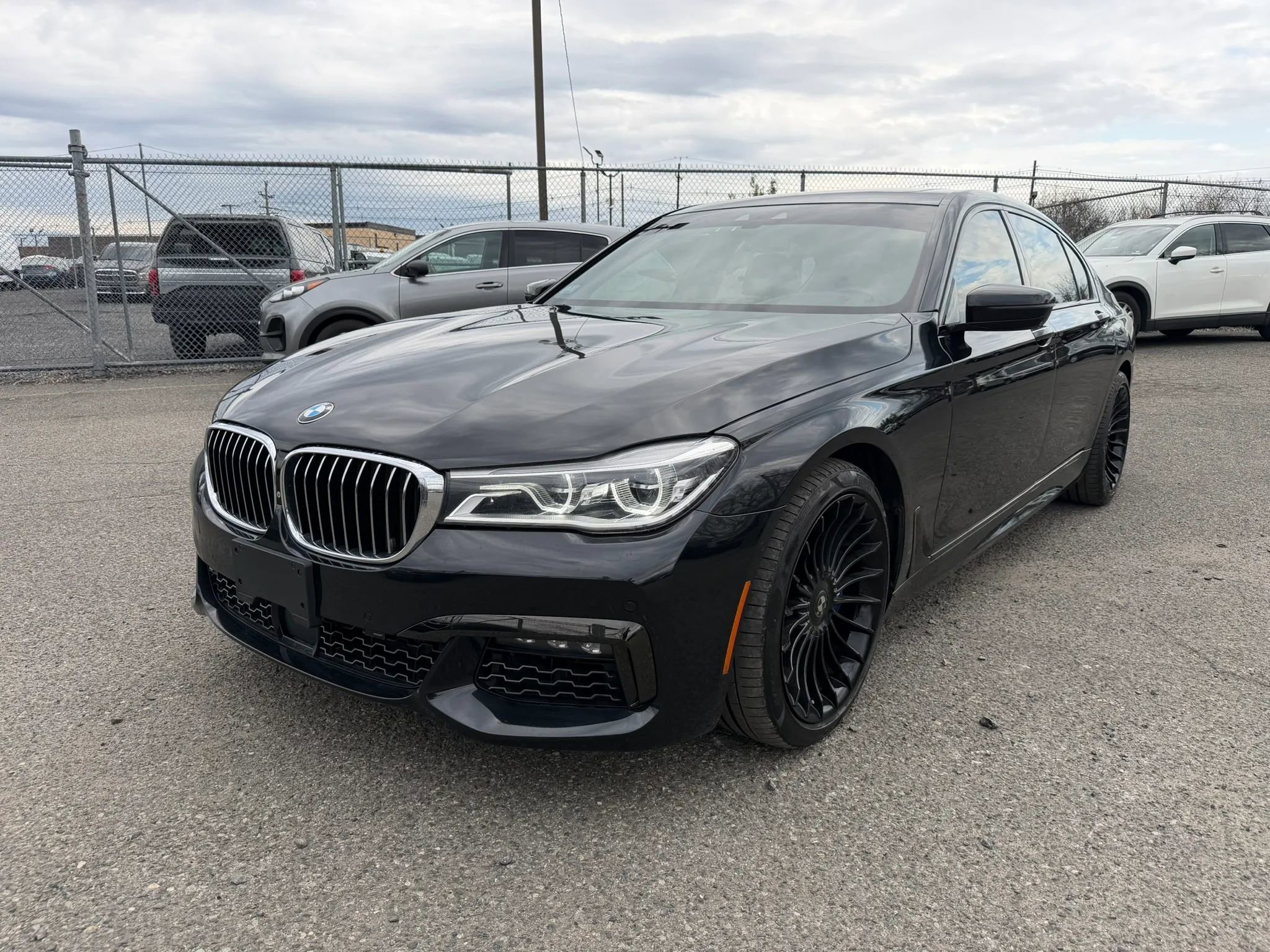 Used 2019 BMW 750i xDrive w/ Executive Package AWD/4WD image 1