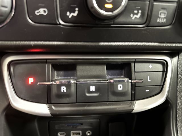 Used 2023 GMC Terrain SLT image 35