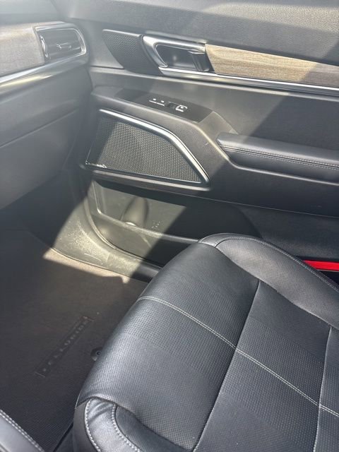Used 2022 Kia Telluride SX w/ Towing Package AWD/4WD image 24
