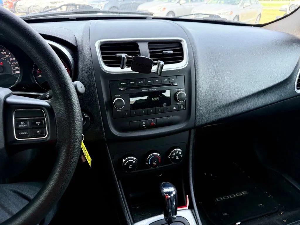 Used 2013 Dodge Avenger SE FWD image 17