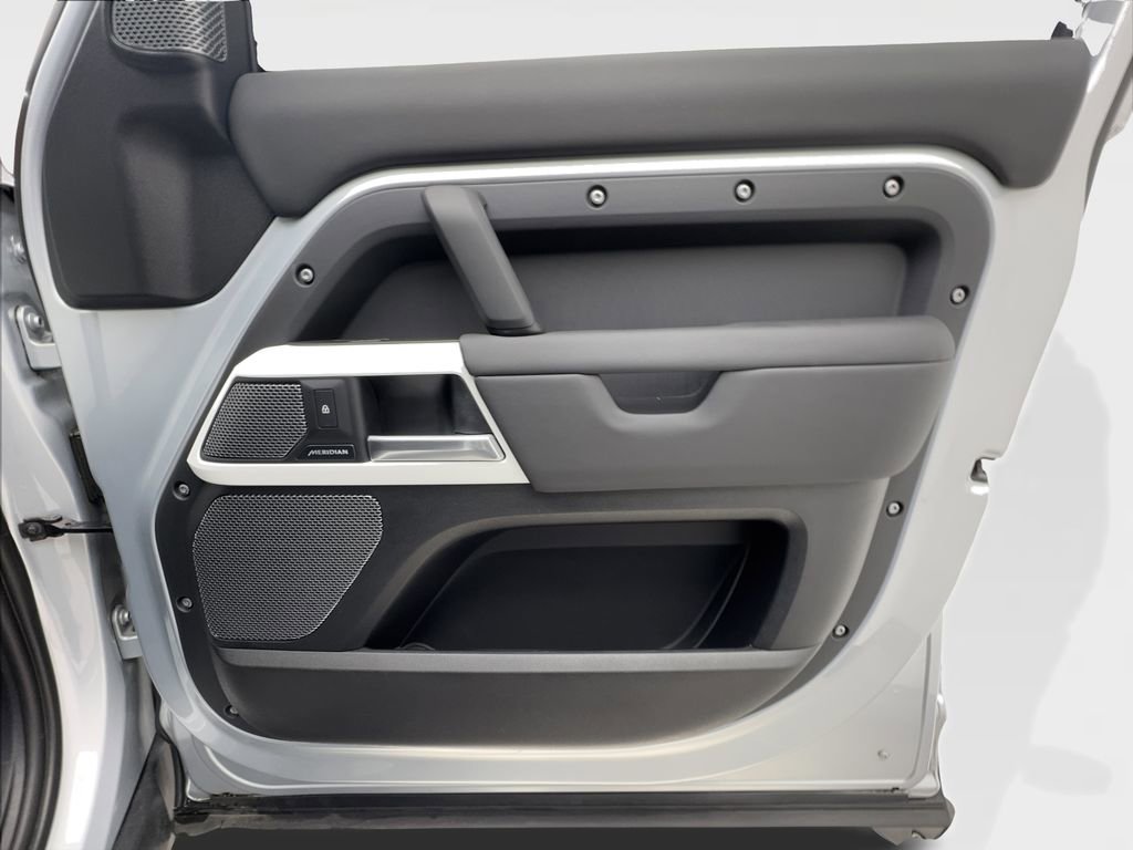 Used 2024 Land Rover Defender 110 S image 33