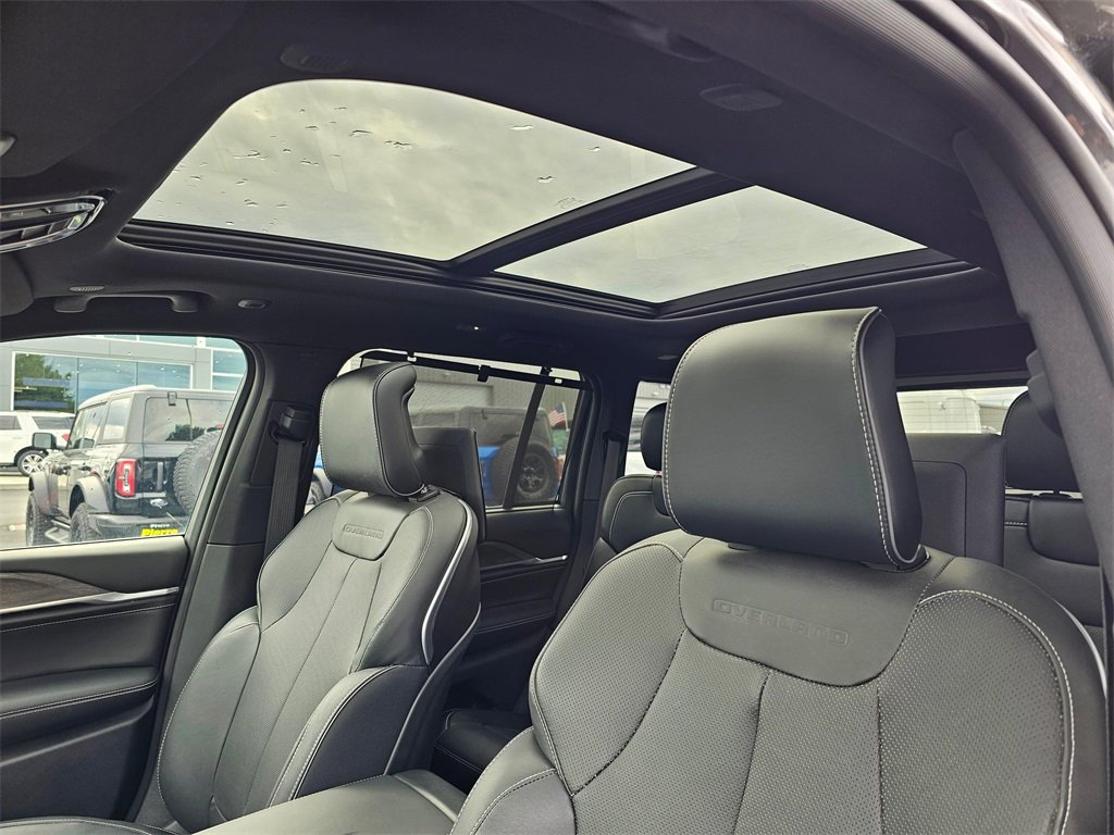 New 2023 Jeep Grand Cherokee Overland w/ Advanced Protech Group III image 25