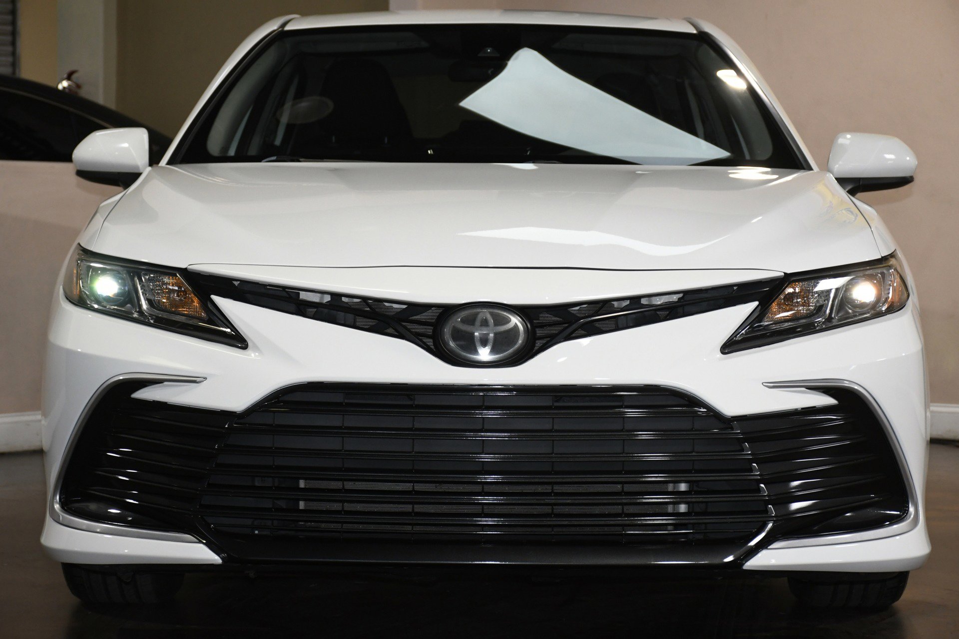 Used 2021 Toyota Camry LE image 1