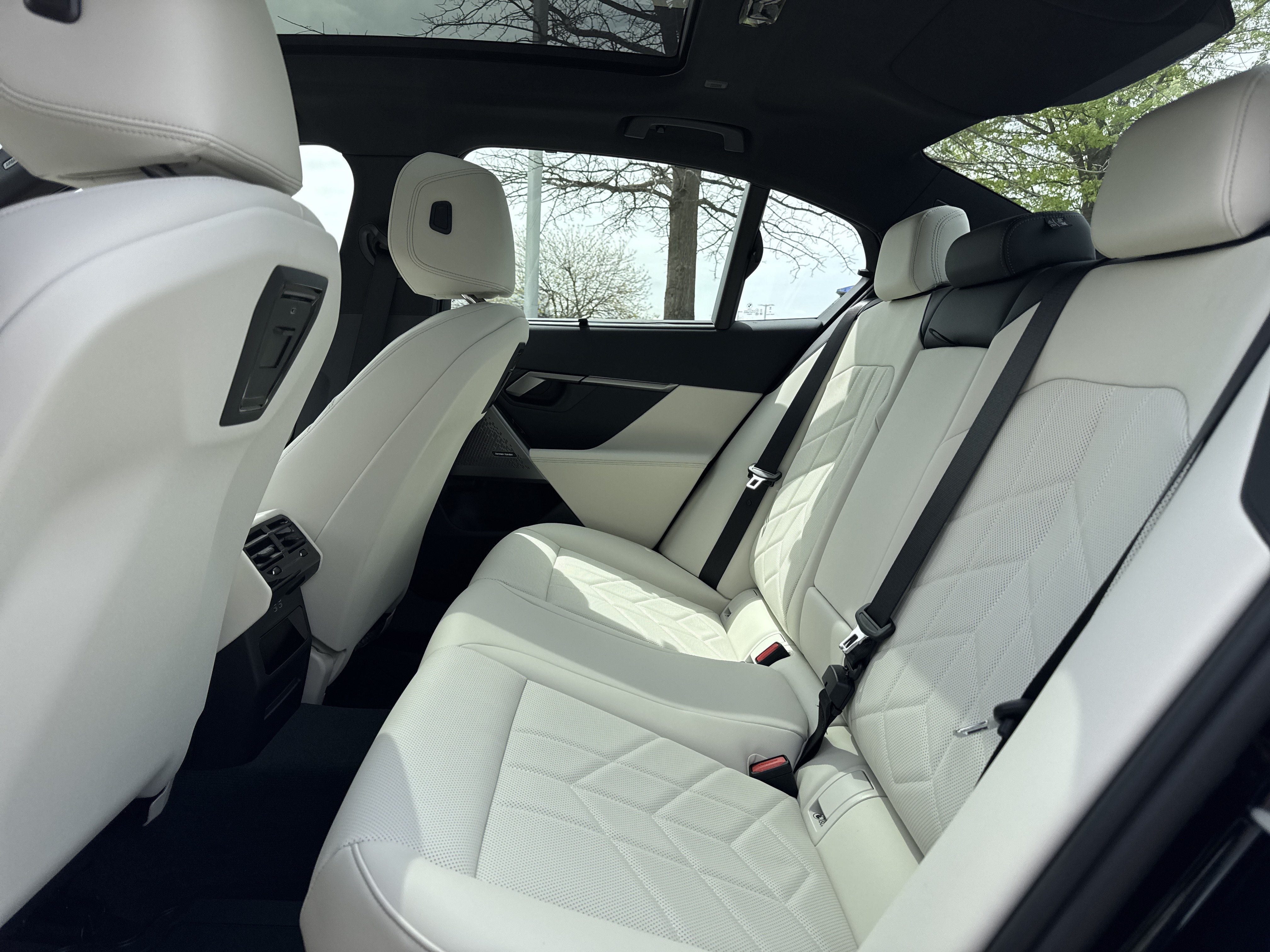New 2026 BMW 550e xDrive w/ Executive Package AWD/4WD image 11