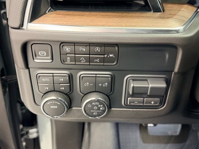 Certified 2025 Chevrolet Suburban High Country w/ Sun And Tow Package AWD/4WD image 19